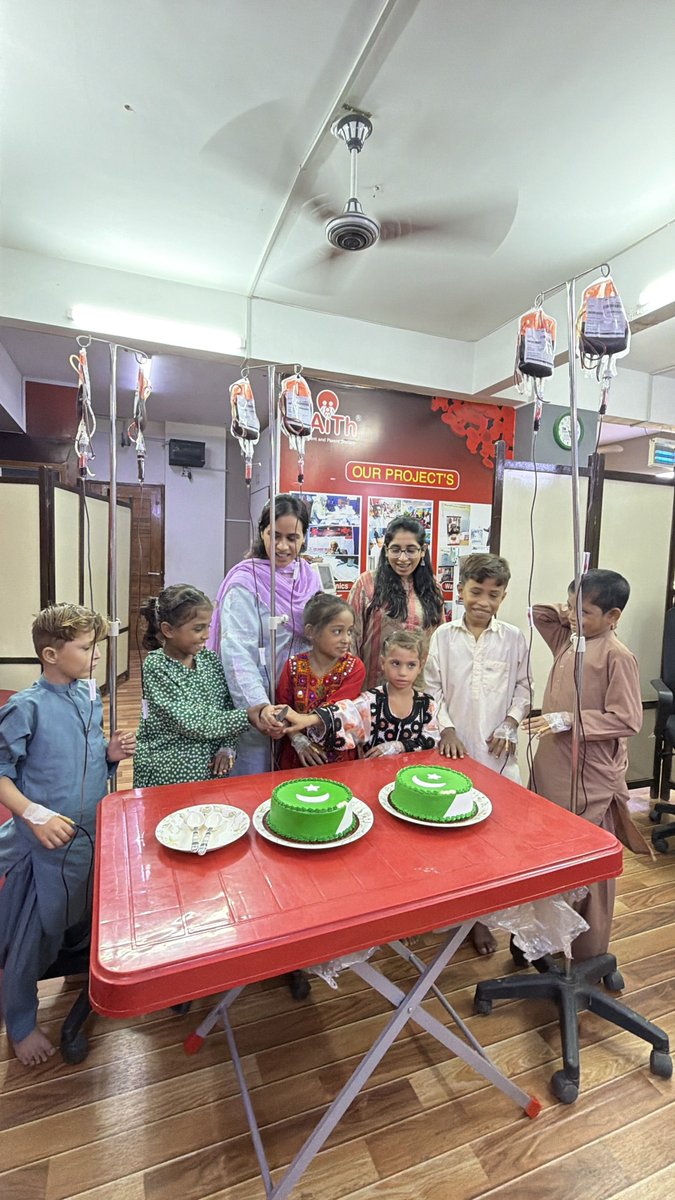 blessedAyesha's tweet photo. Happy Independence Day ❤️🇵🇰 from @FAiTh_Pakistan.. Dr Rabeaa Munawer Ali - Clinical Hematologist & Dr Sakhi Dawani - RMO celebrated independence with our lovely thalassemia stars .. #Celebration #Thalassemia #Cakecutting #FAiThPK #TeamFAiTh #Legacy #Ironlady https://t.co/hZVxdr86L7