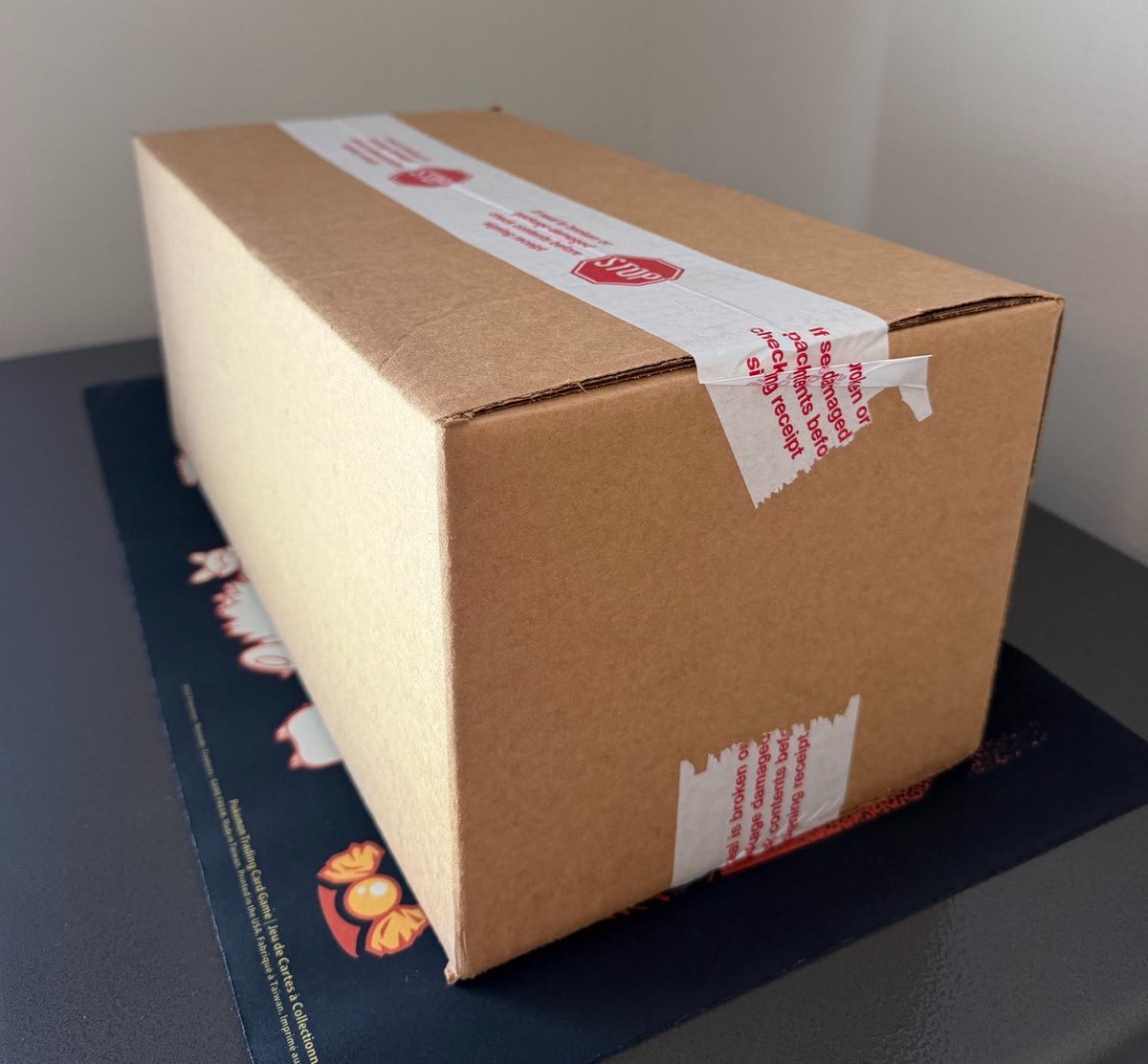 SoKRISPY326's tweet photo. 🧇On the Case Pt. 1🧇

$20 @ 75 spots 🔥

Twilight Masquerade Sleeve Case 🐸 

Winner TAKES THE CASE (Case has 144 sleeved packs) 😵

WOD streamed live on twitch 🤠

RT for a chance at a free spot ♻️

International trainers welcome… Shipping/Insurance up to $50 included 🙏 https://t.co/Z3X5BaEbHa
