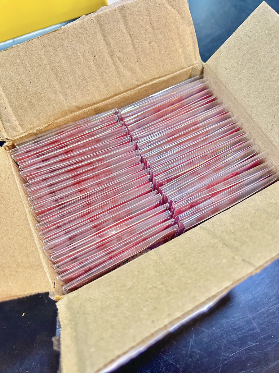 SNW_25551's tweet photo. ✨ฝากGiveaway กำไรน่ารักๆมี40ชิ้น 
พึ่งทำเสร็จเมื่อกี๊เลย (5ทุ่มครึ่ง 😂😂)
แอบแถมสติ๊กเกอร์ไว้ด้านหลังด้วยนะคะ☺️
มารับแลกกันเยอะๆนะคะ ไม่มีแลกก็ให้ฟรีค่ะ
เจอใครก็ยื่นใส่มือเลยค่ะ แจกค่ะแจก!!!💙💙🫶🏻🫶🏻🥰🥰 
#SUPERJUNIOR_83z_1983_bkk https://t.co/FNrywKU4VX