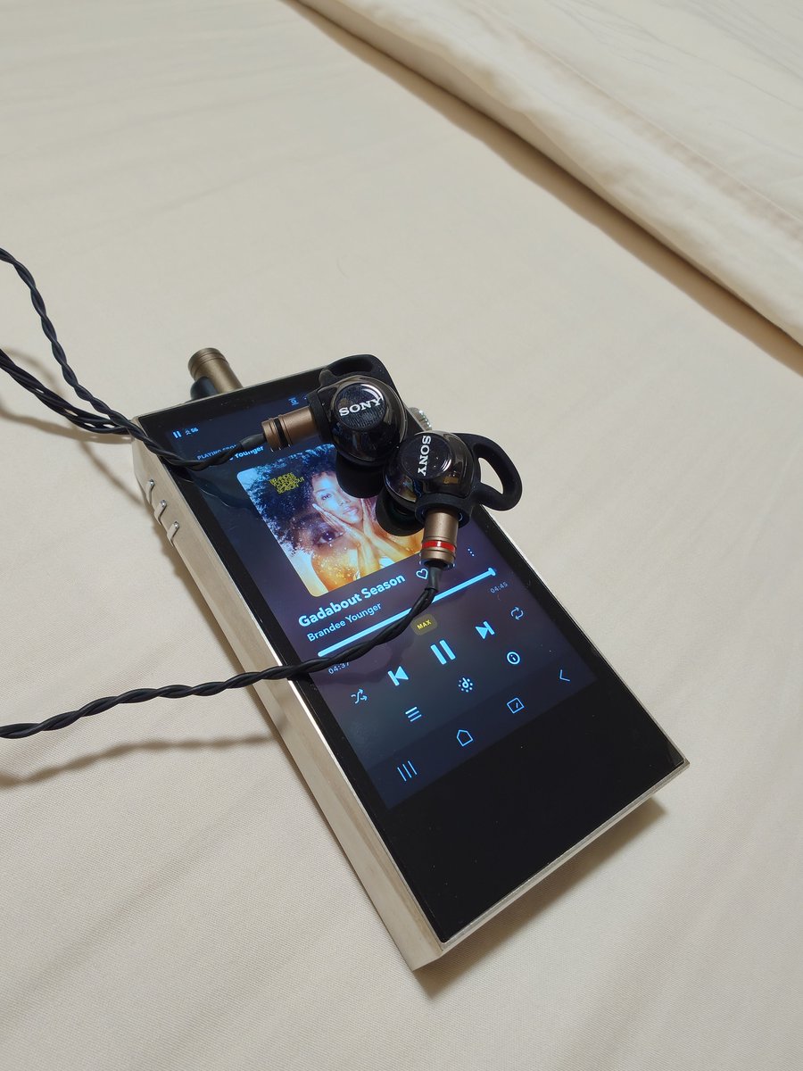 shhrbsh's tweet photo. Midnight Jazz hits different 🎙️🎷🎸
#Astell&Kern
#A&ultima
#SP3000M
#Copper-Nickel
#Sony
#IER-M500
#BriseAudio
#Mikage https://t.co/3mFGGbxzuK