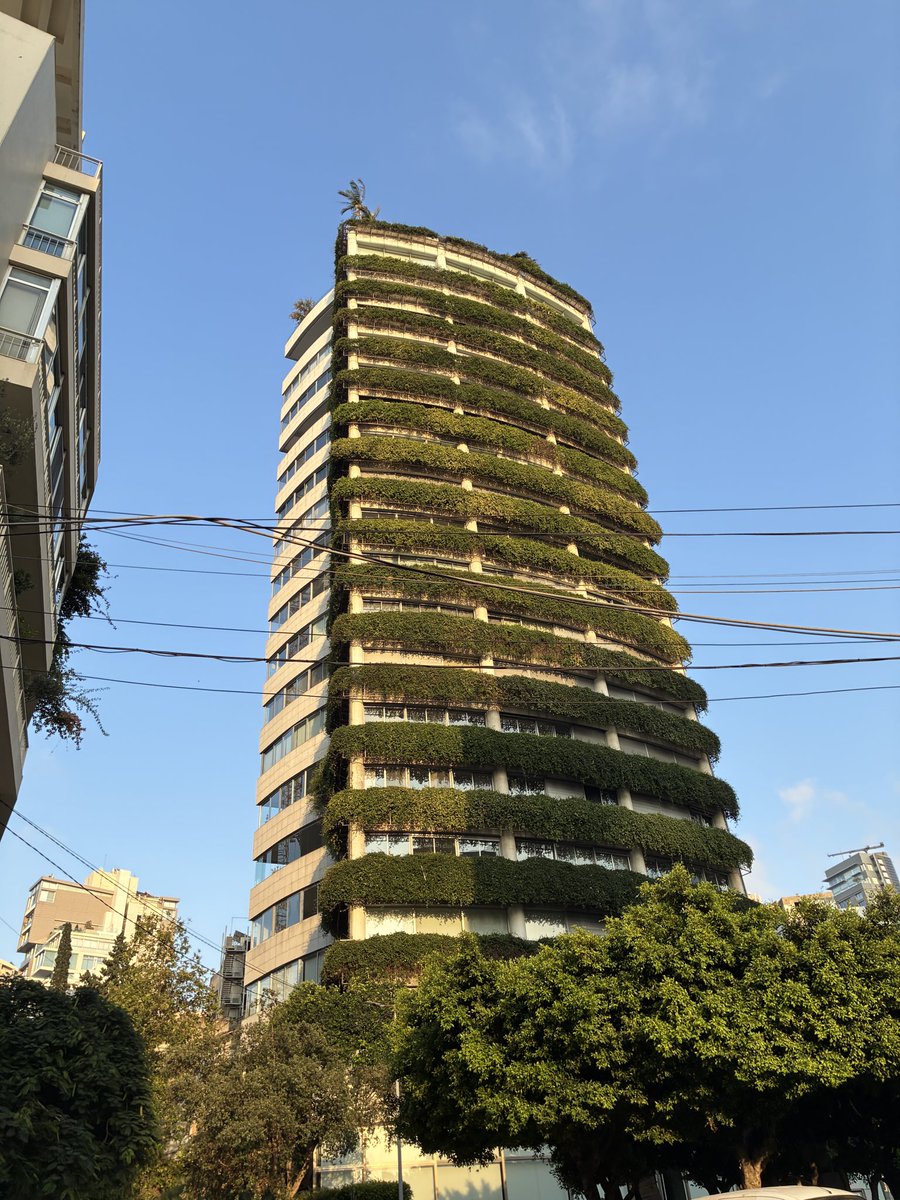 rocasolanelles's tweet photo. @3CatInfo Més vegetació, també a les façanes, com a Beirut (Líban) https://t.co/sxzmmCHQQP