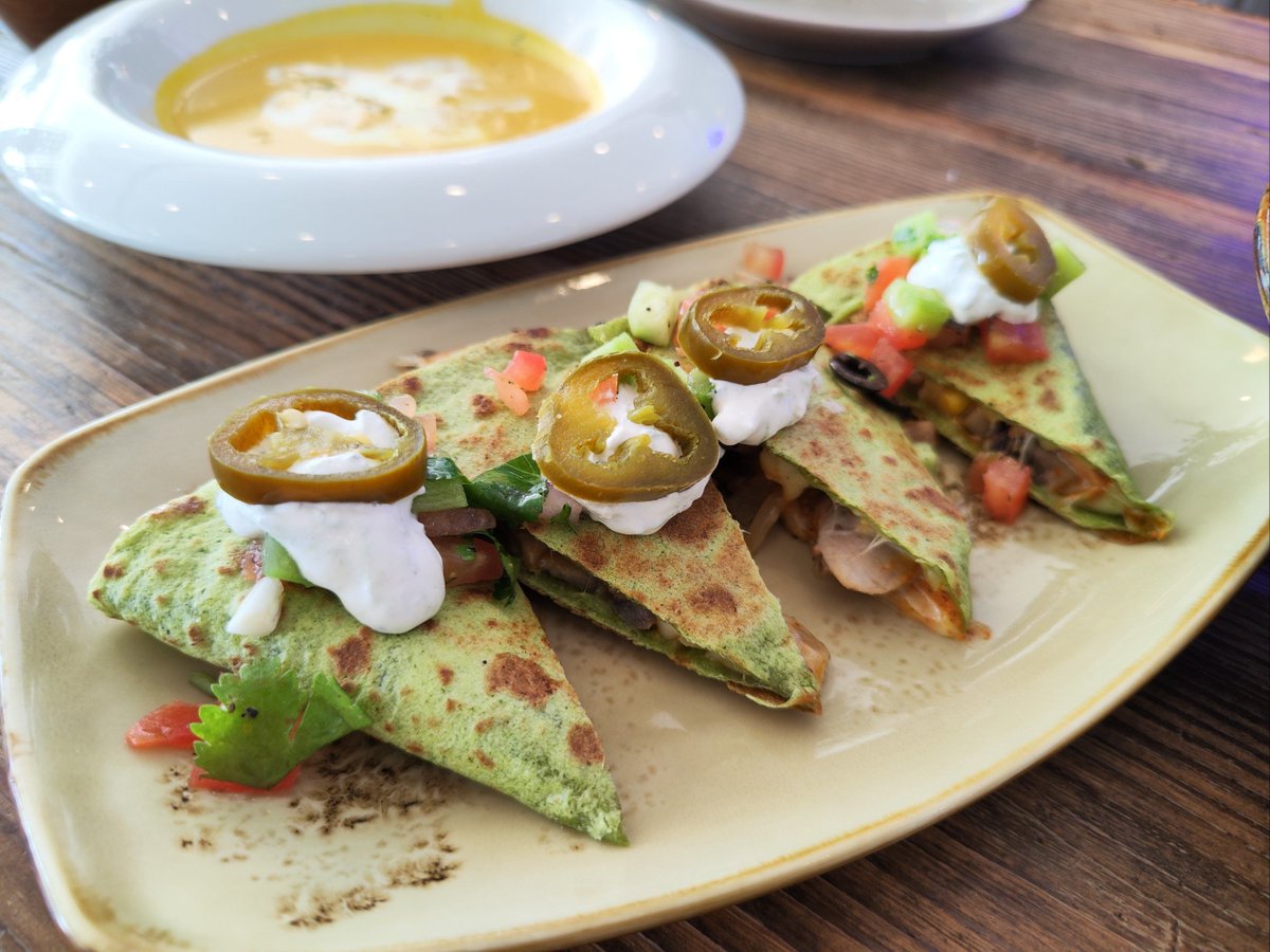 JohnW65743664's tweet photo. Craving authentic Mexican chiles rellenos tonight! Stuffed with cheese, fried to golden crisp, dipped in rich tomato sauce—absolute comfort in every bite https://t.co/1VZvb7uCxP