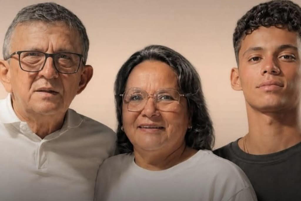 plcdelmedionews's tweet photo. #14Agos | 🇨🇴 TRÁGICO. Tres venezolanos fueron hallados sin vida entre los escombros del edificio Vanessa en Cali, tras el devastador terremoto del #10Agos: Juan de Dios Vivas, Yelitza González y su nieto José Juan Vivas. ¡Paz a su alma! https://t.co/VzJegXUNFE