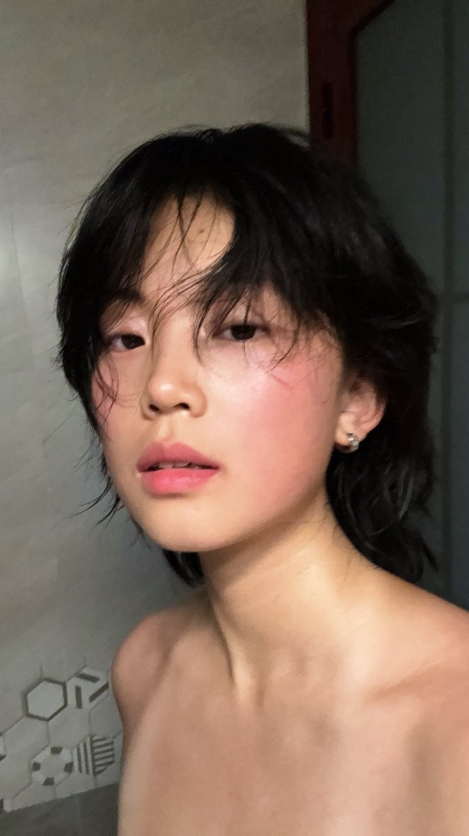 AriYuan910's tweet photo. #wlw #les #女同 我的比基尼晒痕什么时候消掉 https://t.co/DG49n2FGPv