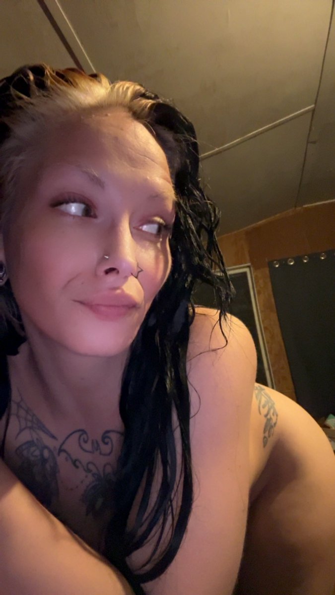 lanecelx4's tweet photo. Squeaky clean 😝💦 https://t.co/BYsY6bugx9