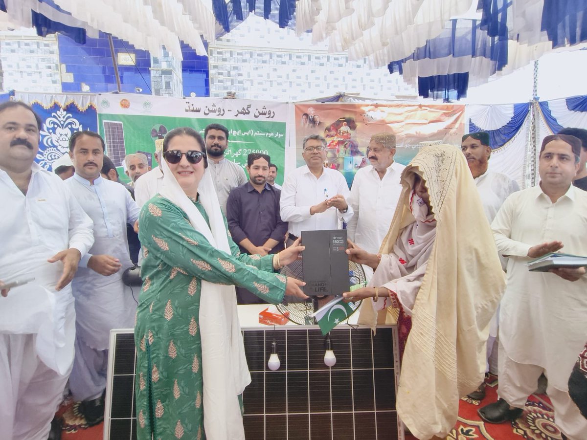 NarejoShahzado's tweet photo. @DRMAHREENBHUTTO @BBhuttoZardari @BakhtawarBZ @AseefaBZ @MuradAliShahPPP تقریب میں بحیثیت مہمان خاص طور شرکت کی
ڈاکٹر مہرین رزاق بھٹو نے 200 سے زائد خواتین میں سولر ہوم کٹ تقیسم کیں اس موقعے پر #SRSO کے ریجنل مینیجر عامر منگی ڈسٹرکٹ مینیجر خان محمد منگی بھی موجود تھے https://t.co/WDzd3rtXjS