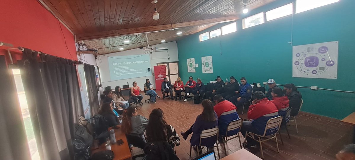 smentalsalta's tweet photo. 👉Realizamos una capacitación en la localidad de El Galpón con referentes institucionales y comunitarios.

👉Durante el encuentro analizamos las herramientas de trabajo en red para el abordaje de los consumos problemáticos.

#Salta #Salud #SaludPública #SaludMental https://t.co/JkY96KeSJV