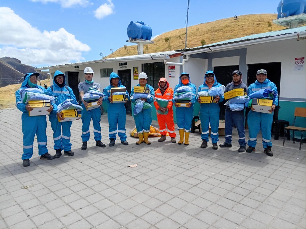 emmaipc's tweet photo. 👷‍♀️ ¡Protección y dignidad para nuestro equipo! En #EMMAIPCEP dotamos de indumentaria de trabajo ($169 por trabajador) y 2 pares de calzado industrial ergonómico a agentes de limpieza, operadores y choferes en #Cañar, #Biblián, #ElTambo y #Suscal. https://t.co/pDQshQbk9V