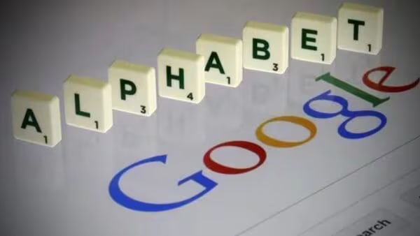 CraigBusse1's tweet photo. BREAKING: Alphabet's $900M SpaceX bet now worth ~$94B after IPO, making it the largest institutional holder. A 100x return on Elon Musk's rocket firm.

#SpaceX #Alphabet $SPACEX https://t.co/XPLHs4PxLi