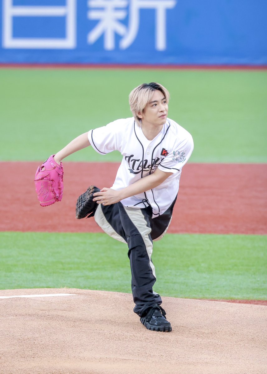 fumi_bay's tweet photo. 2026.08.14 神宮球場

知念くんのファーストピッチセレモニー⚾️
ファンの方に届きますように😌✨

#HeySayJUMP #知念侑李 さん
#いたジャン https://t.co/bDrTgjYdfP