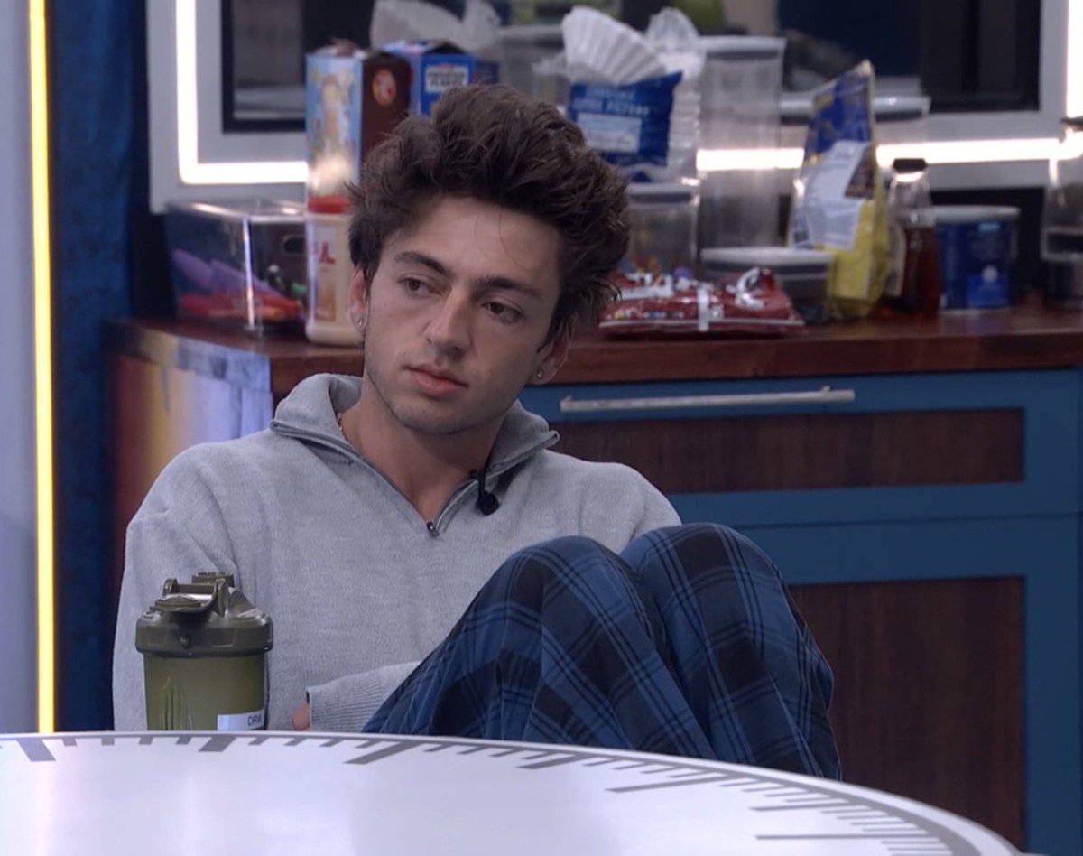 favoriteclubs's tweet photo. drew stuns on 3 hours of sleep #bb28 https://t.co/PqeaLhy8E9