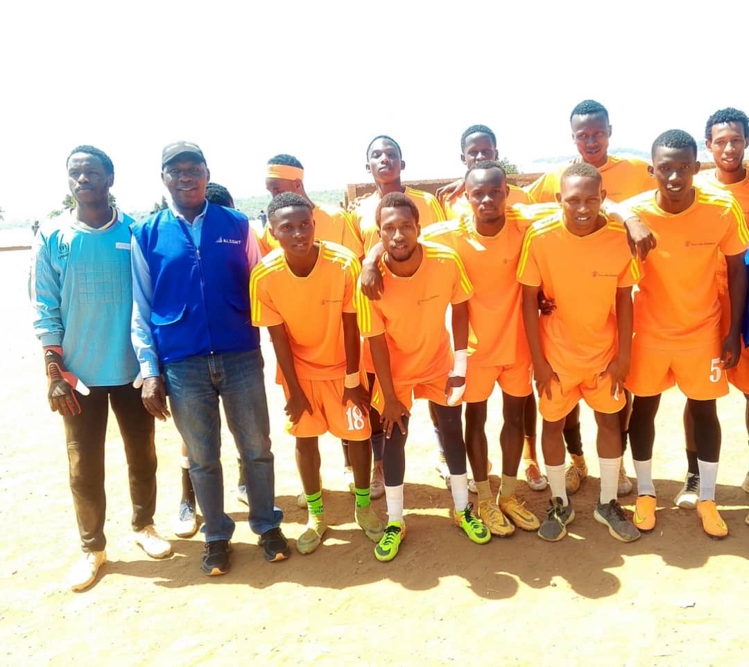 AlightRwanda's tweet photo. 𝐒𝐩𝐨𝐫𝐭 𝐚���� 𝐚 𝐅𝐨𝐫𝐜𝐞 𝐟𝐨𝐫 𝐆𝐁𝐕 𝐀𝐰𝐚𝐫𝐞𝐧𝐞𝐬𝐬 &amp; 𝐏𝐫𝐞𝐯𝐞𝐧𝐭𝐢𝐨𝐧
Today, @AlightRwandaUganda's Mahama Protection Team, with @WHO support, used sport to unite the community on PSEAH &amp; GBV preventionsparking real conversations on speaking up and reporting safely https://t.co/XxkcttvBzx