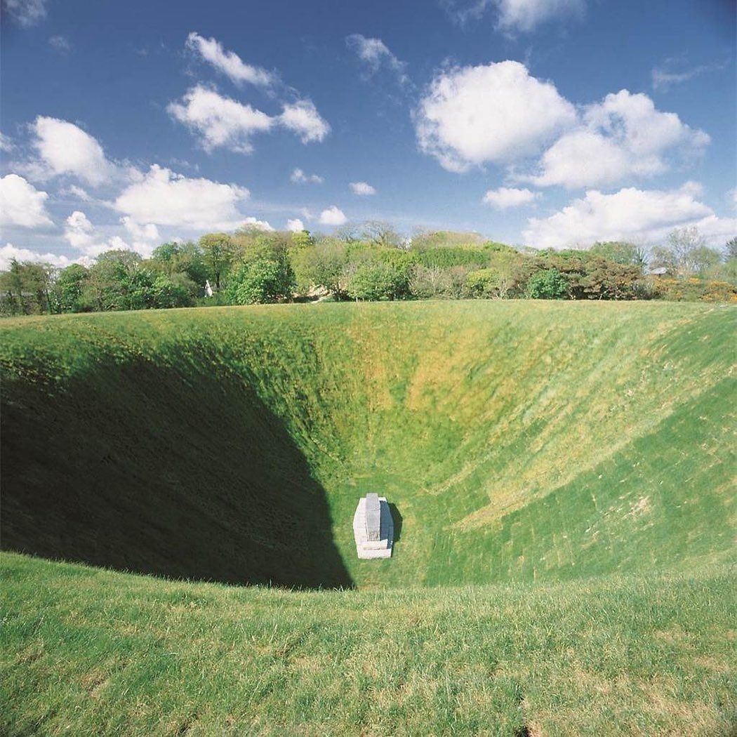 hutdesigns's tweet photo. Lying inside the famous Irish Sky Garden completely isolates you from the outside world in pure silence https://t.co/Yx5SLpywXS
