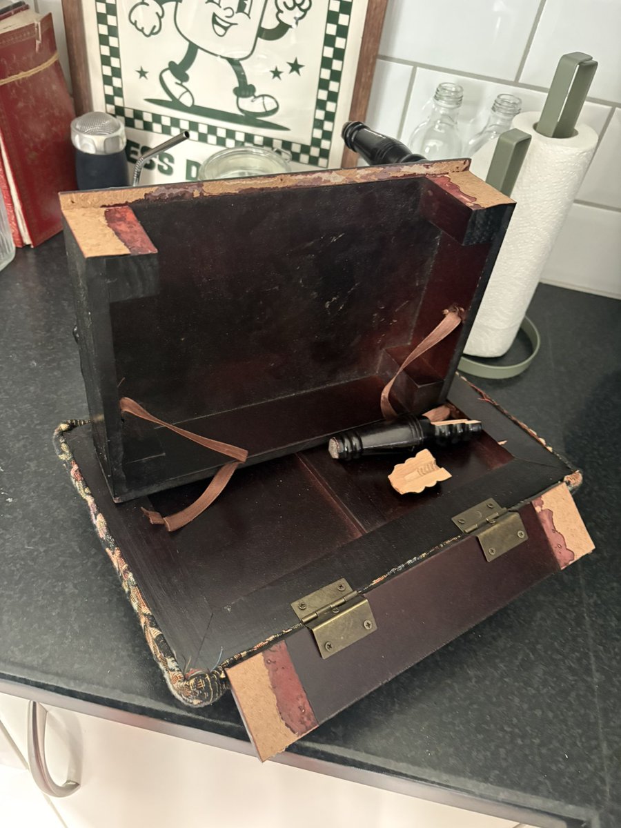 Th3GoblinBabe's tweet photo. Had been looking forward for this little cutie and to switch the fabric only to get it packed in a fucking Coke Zero and a paper bag. 

Now I’m sad, annoyed and just.. not amused. https://t.co/Y9Xza7L9tm