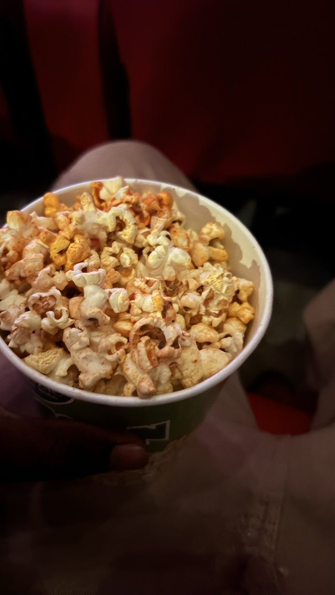 tlikithvinay's tweet photo. Popcorn thinte single screens lo ne thinnali 
Just 60₹ ke Vizag jagadamba theatre lo undi . Must taste https://t.co/LUtLKEWDBQ