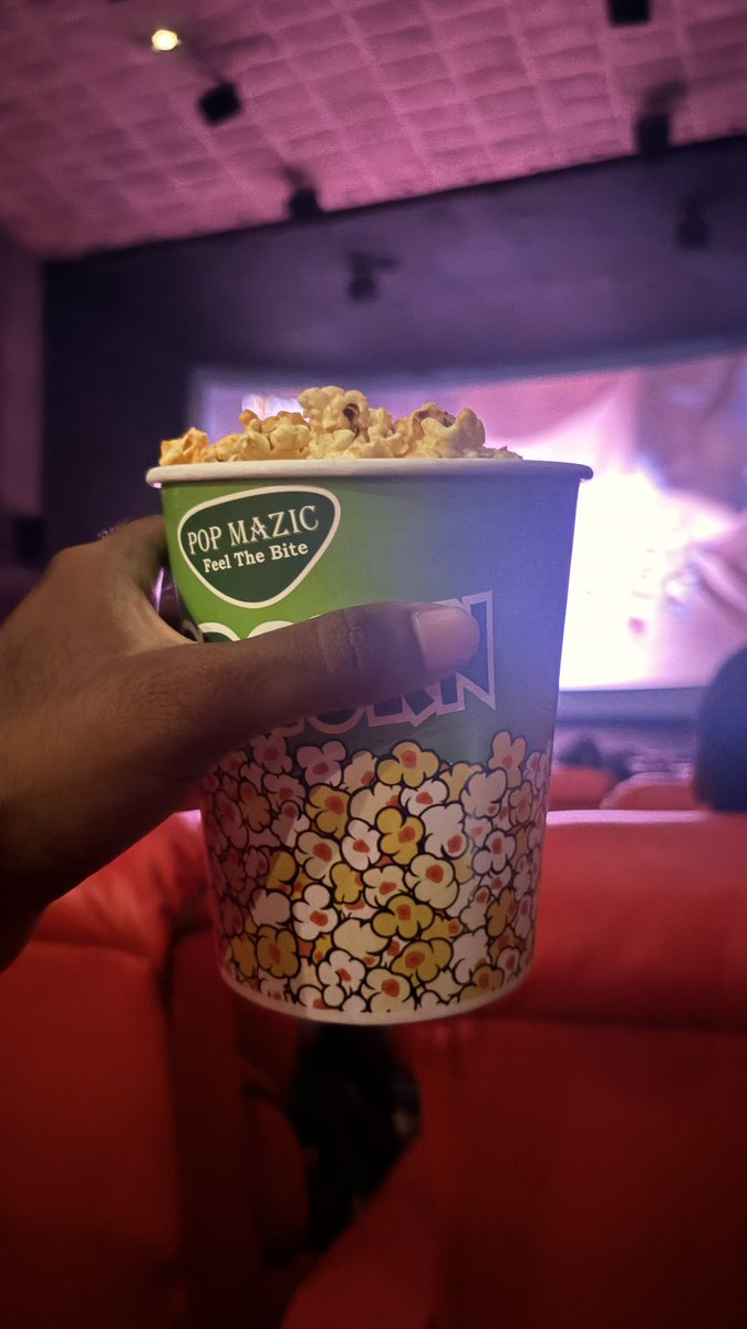 tlikithvinay's tweet photo. Popcorn thinte single screens lo ne thinnali 
Just 60₹ ke Vizag jagadamba theatre lo undi . Must taste https://t.co/LUtLKEWDBQ