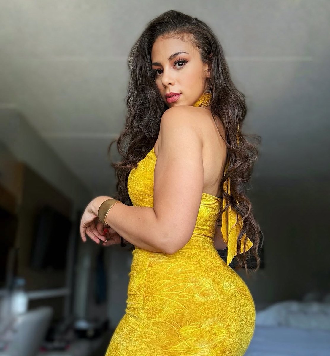 THEBOMB140's tweet photo. Yellow. Ladies ❤️ https://t.co/cvhi9FDDEc