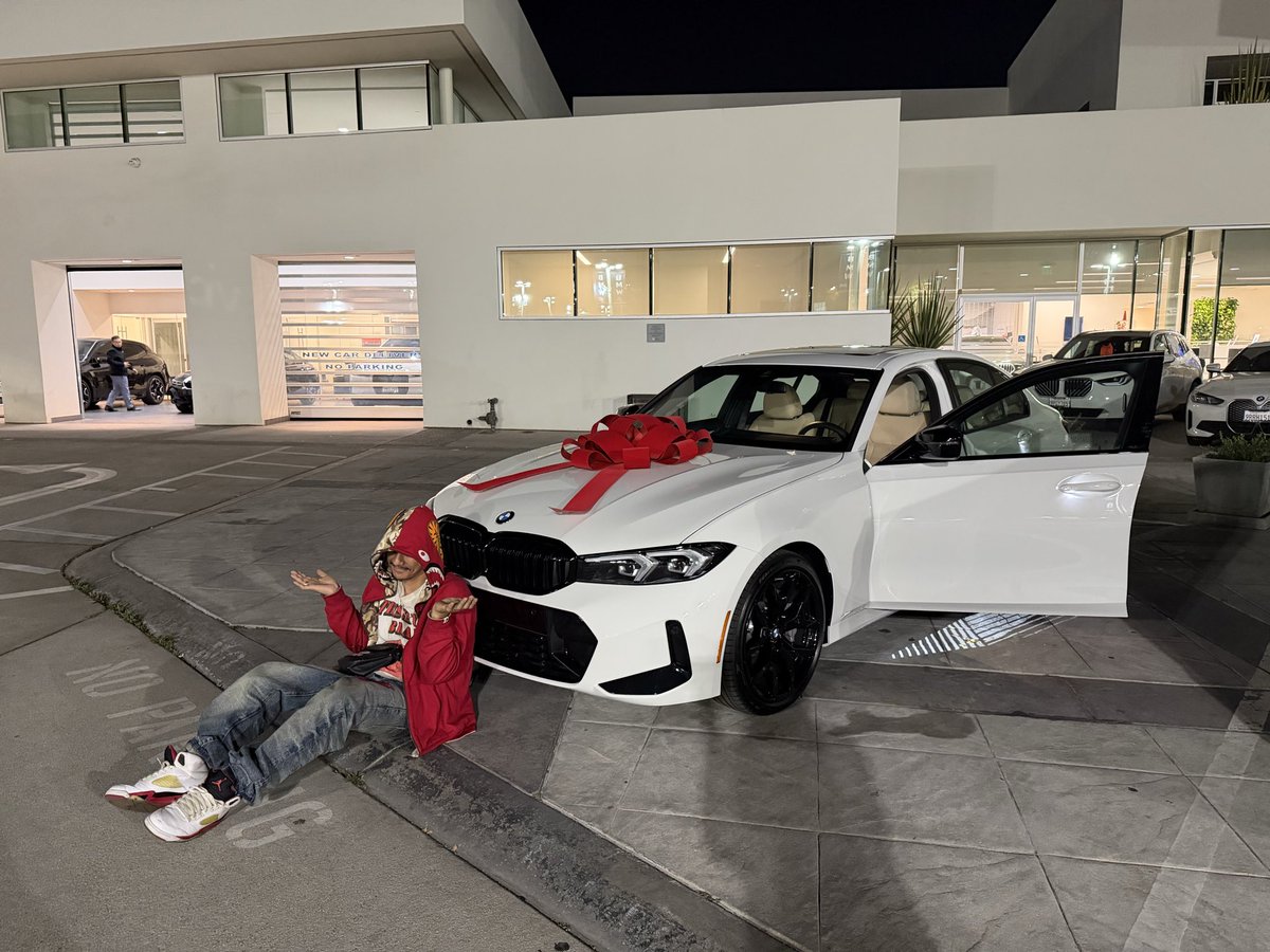 FortuneeFalls's tweet photo. 26’ all by myself. No co-sign, 12k down payment. This seems a bit more of a grown purchase lol https://t.co/OfYlsqGOUk