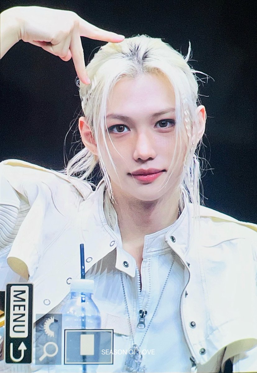 seasonof_love's tweet photo. 260814  용복이..🤍🩷

#용복 #스트레이키즈 #felix #straykids https://t.co/k8RTwtpx3A