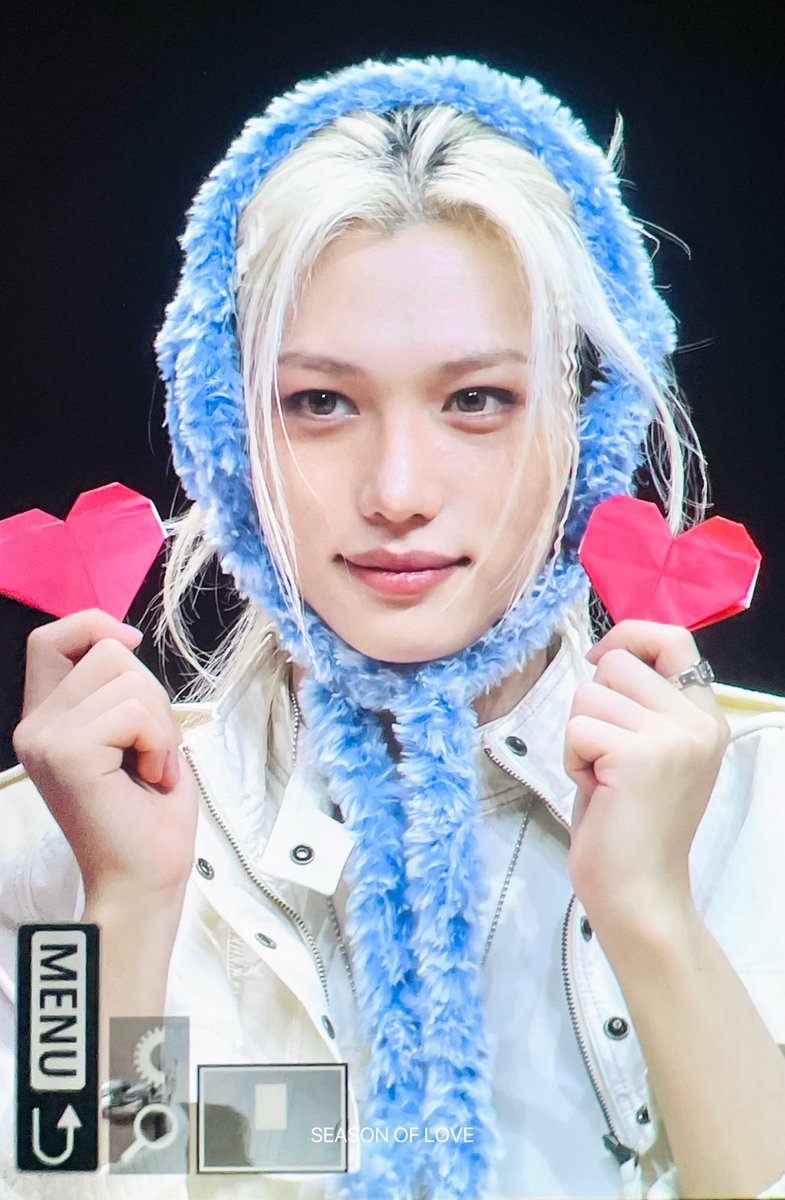 seasonof_love's tweet photo. 260814  용복이..🤍🩷

#용복 #스트레이키즈 #felix #straykids https://t.co/k8RTwtpx3A