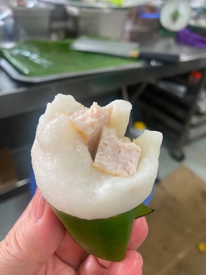 LynWeb3X's tweet photo. nhanh  that mới  thứ  2  hôm  nay  đã  thứ  7  rồi 
chuc  cả  nhà  mình  cuối  tuần  vui  vẻ  kiếm  đc  nhiều  tiền  nha
Mời  cả  nhà  ăn  sáng  bánh  dày  kẹo  dò  cùng  tui  nha https://t.co/Ffjku7M0DR