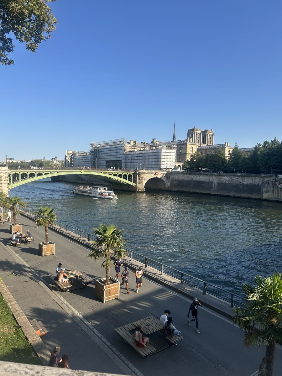 yumeines's tweet photo. Profitez de Paris pendant l’été ! https://t.co/EQAZ1Tda9u
