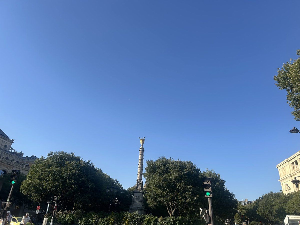 yumeines's tweet photo. Profitez de Paris pendant l’été ! https://t.co/EQAZ1Tda9u