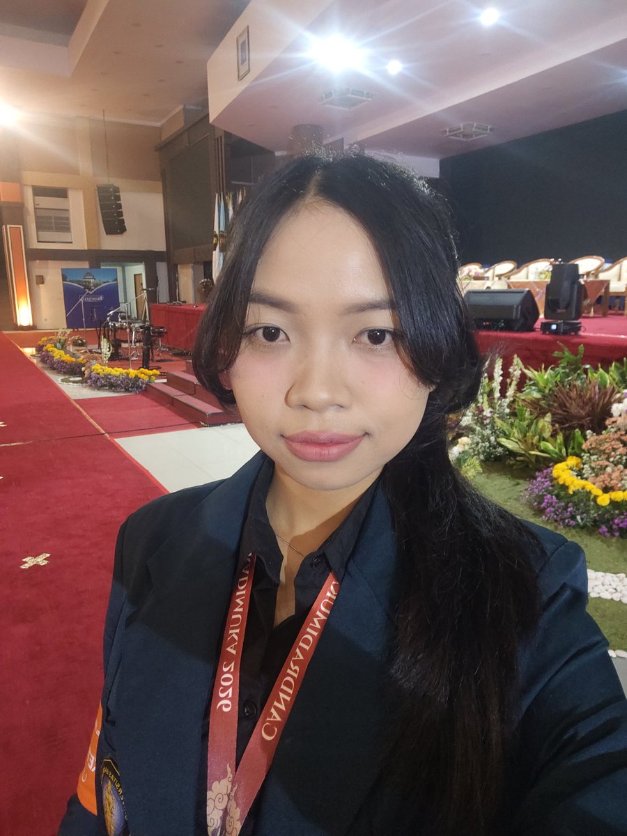 starrtwt's tweet photo. My daily wrap as Wakapel Candradimuka 2026!🧡

DAY 1
((Wkwkwk bawa bendera 2x lipat tinggiku)) https://t.co/QzFEdOHMRt