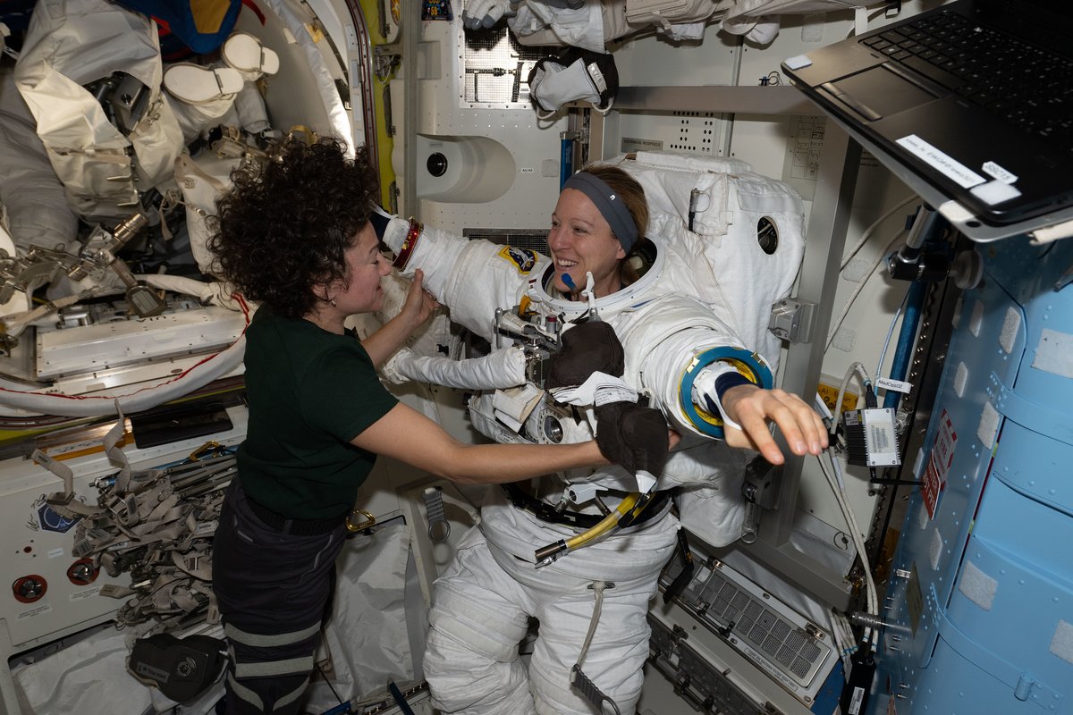 Space_Station's tweet photo. Expedition 75 ended the week studying robotics and reviewing procedures for next week's spacewalk. The crew also studied space exercise techniques, explored aerodynamic drag forces, and more. More... https://t.co/EdOZozvwCT https://t.co/sESQFRQ87x