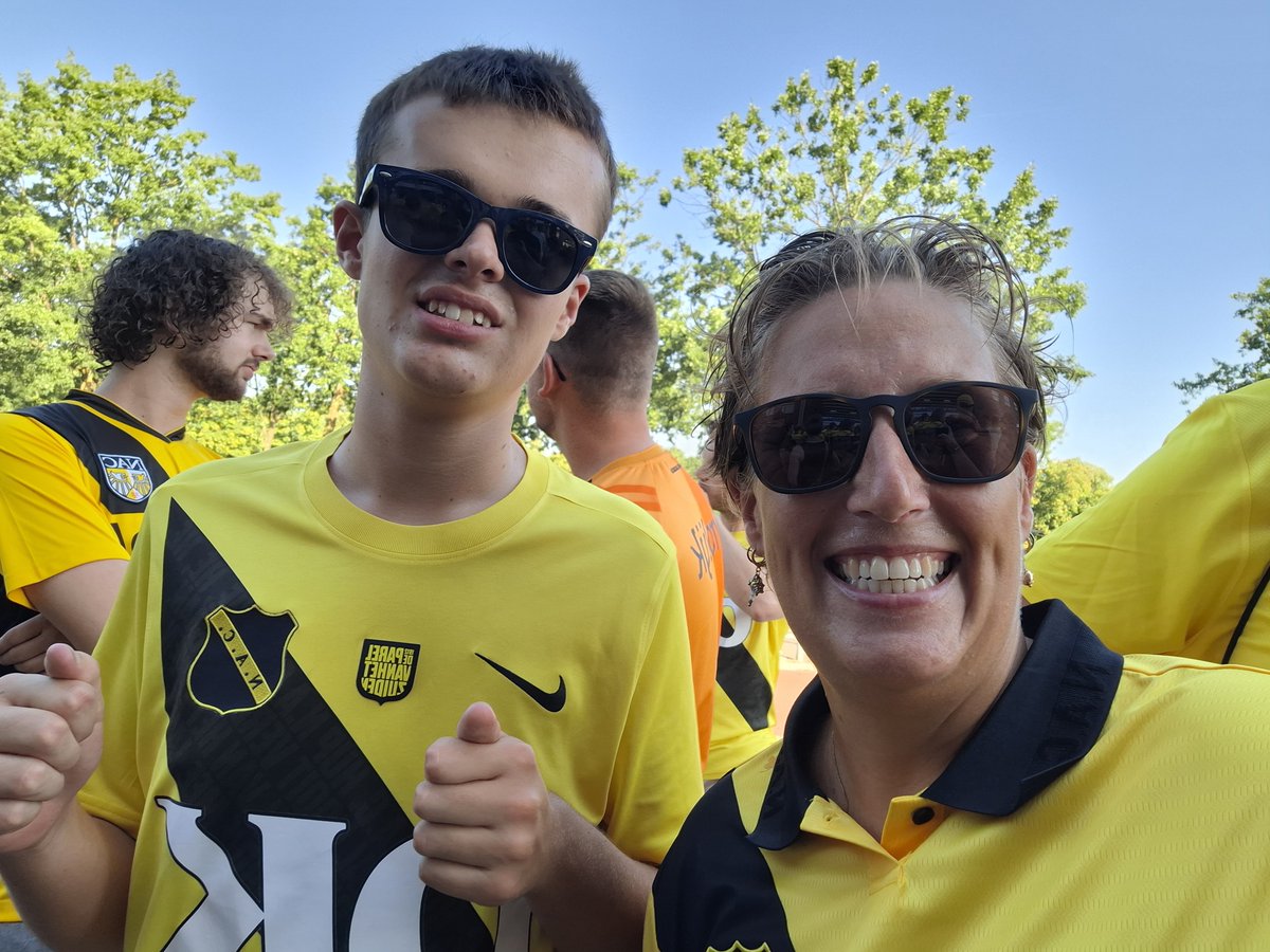 BaJoDiToCo's tweet photo. Als wij door de poorten van ons mooie stadion lopen, dan voelt dat als thuiskomen!! Namens #Dion en mij: hup NAC!! Op naar 3 punten!! 
#NACPraat

💛🖤
#ZVG
#ZieHun https://t.co/Pbx3wbj4rW