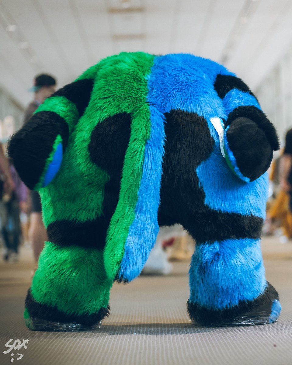 ToonersWuff's tweet photo. Here is a giant plush butt just for you on #fursuitfriday ! You’re Welcome! ☺️💙💚

📸 @SilySox 

#furry #fursuit https://t.co/aifN0w7hnt