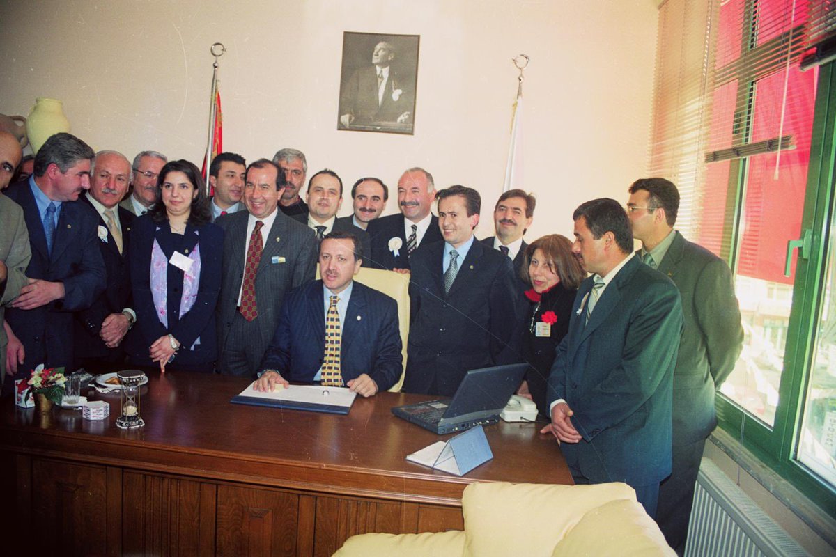 drsadiyazici's tweet photo. Milletimizle Birlikte 25 Yıl 🇹🇷

14 Ağustos 2001’de milletimizin teveccühü ve Türkiye sevdasıyla başlayan AK Partimizin yolculuğu, bugün 25. yılına ulaştı.

Genel Başkanımız ve Cumhurbaşkanımız Sayın Recep Tayyip Erdoğan’ın liderliğinde; milletimize hizmet, ülkemize eser kazandırma ve Türkiye’yi daha güçlü yarınlara taşıma hedefiyle geçen 25 yıl…

İlk günkü heyecan ve kararlılıkla yola devam. 🇹🇷

#AKParti25Yaşında