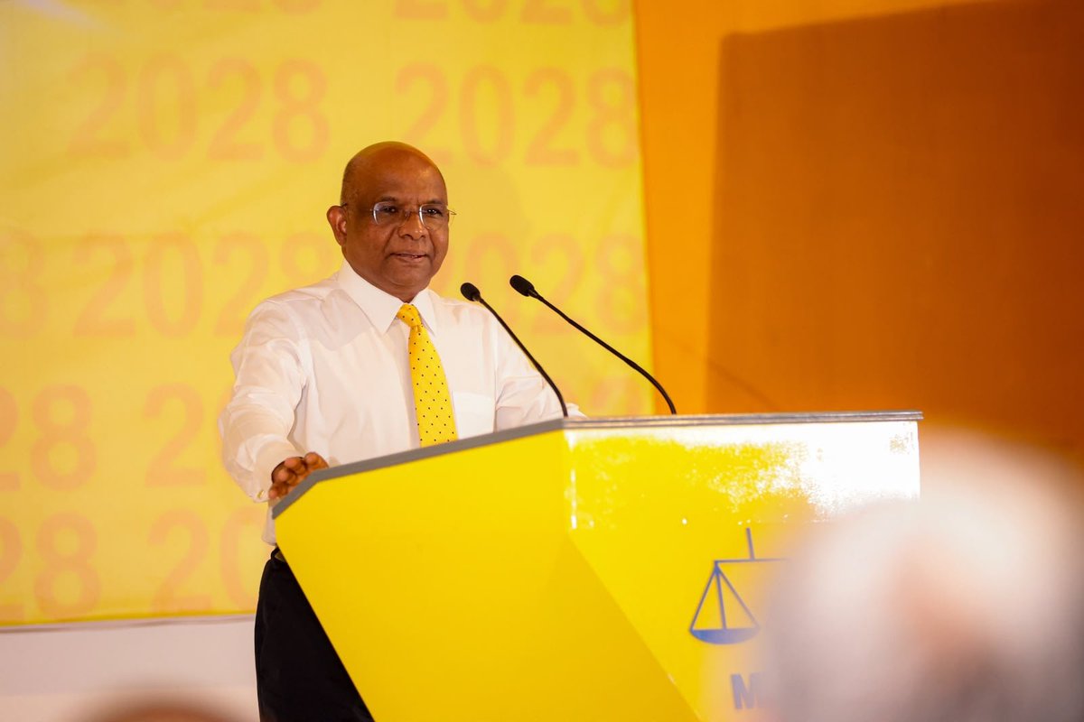 Miuvaan's tweet photo. 2028 ވަނަ އަހަރު އޮންނަ ރިޔާސީ އިންތިޚާބުގައި @MDPSecretariat ގެ ޓިކެޓްގައި ވާދަކުރެއްވުމަށް، ޕާޓީގެ ޕްރައިމަރީގައި ވާދަކުރައްވާނެކަން @abdulla_shahid އިއުލާންކުރައްވައިފި.

ޕްރައިމަރީގައި ވާދަކުރެއްވުމަށް ޝާހިދު ވަނީ މިއަދުން ފެށިގެން ޕާޓީގެ ރައީސްކަމުން އިސްތިއުފާ ދެއްވާފައި. https://t.co/Yx0ohESqxK