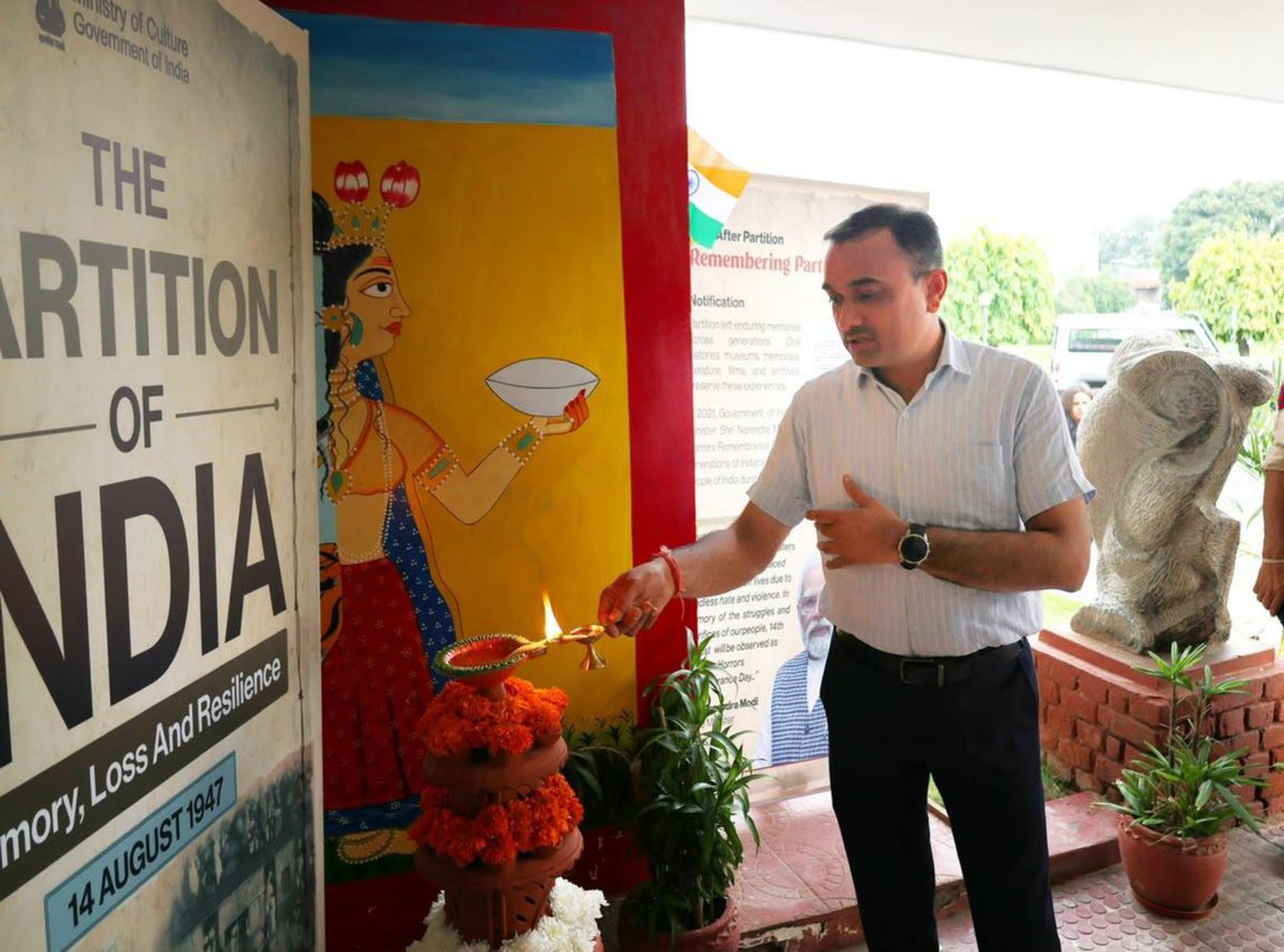 Divcomjammu's tweet photo. Divisional Commissioner Jammu @Rameshkumarias today addressed a 
a programme titled “Memories of Survivors: Panel Discussion on Partition Horrors Remembrance Day” organised by the Indira Gandhi National Centre for the Arts (IGNCA), Regional Centre Jammu & Kashmir, in collaboration with the District Administration, Rajouri.

The event was organised with an aim to document and highlight the experiences and memories of people affected by the forced migration and displacement from Pakistan Occupied Jammu and Kashmir (PoJK) during 1947 and 1965.

The Divisional Commissioner highlighted the resilience of these families, who rebuilt their lives despite the hardships and established themselves through their determination and perseverance.