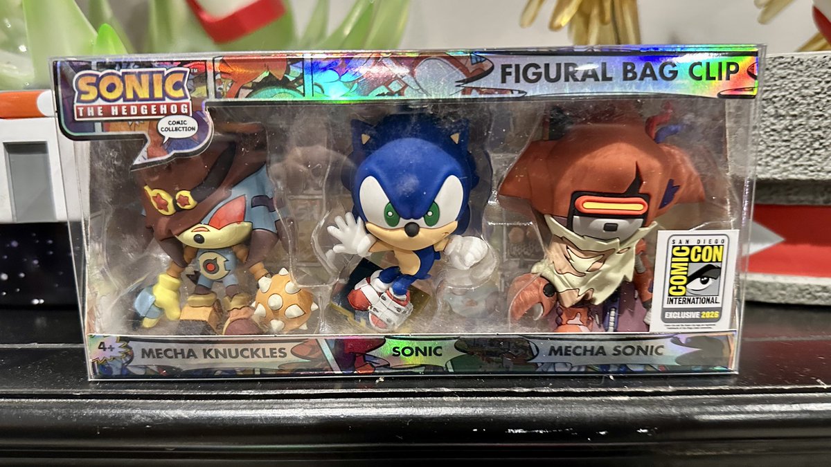 FrackDeals's tweet photo. ✨RAFFLE TIME✨ 

The SDCC haul made it home safe, and I have a Monogram Scrapnik Island keychain box to give away!

TO ENTER:
- Follow @FrackDeals 
- Retweet this post!

Raffle ends August 19th at 11:59pm PT. https://t.co/K86SUPXRoK