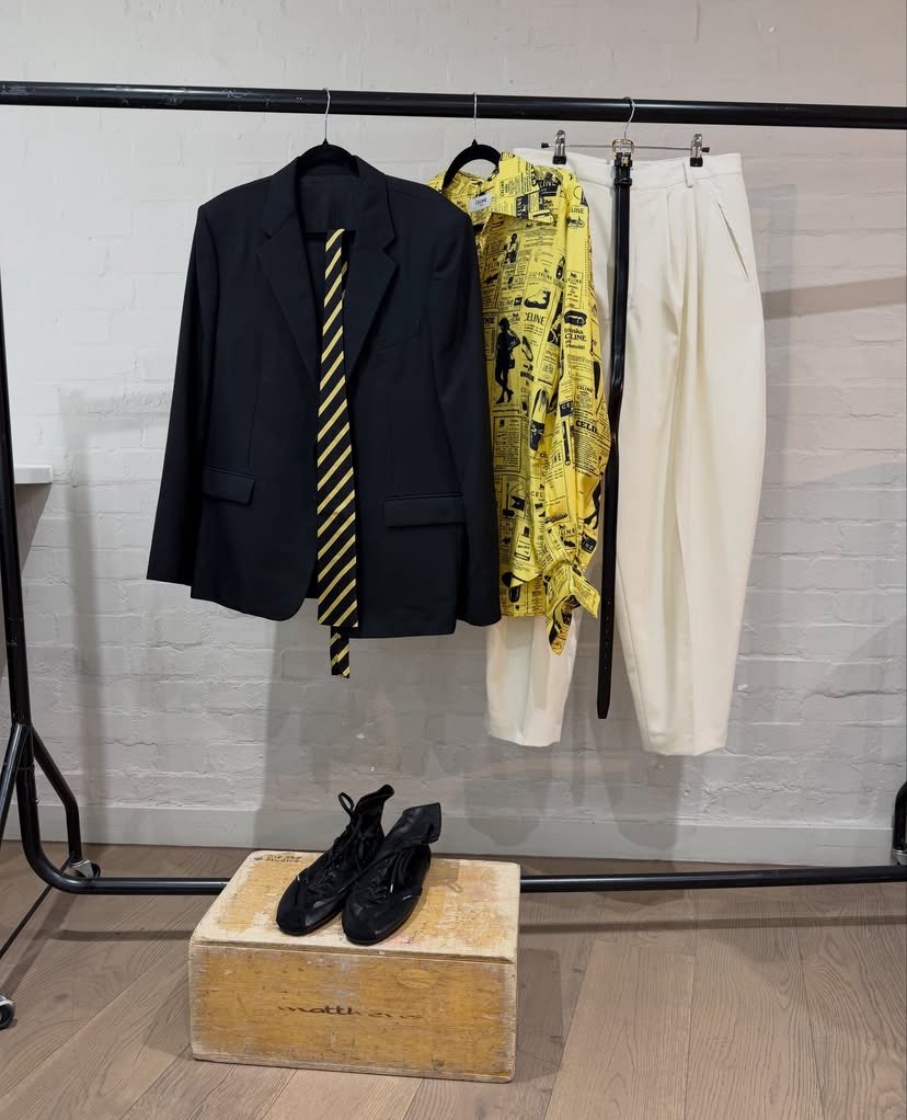 loveonlivv's tweet photo. gracias harry lambert por dejarle de los mejores outfits a méxico https://t.co/qRzBuAsPge