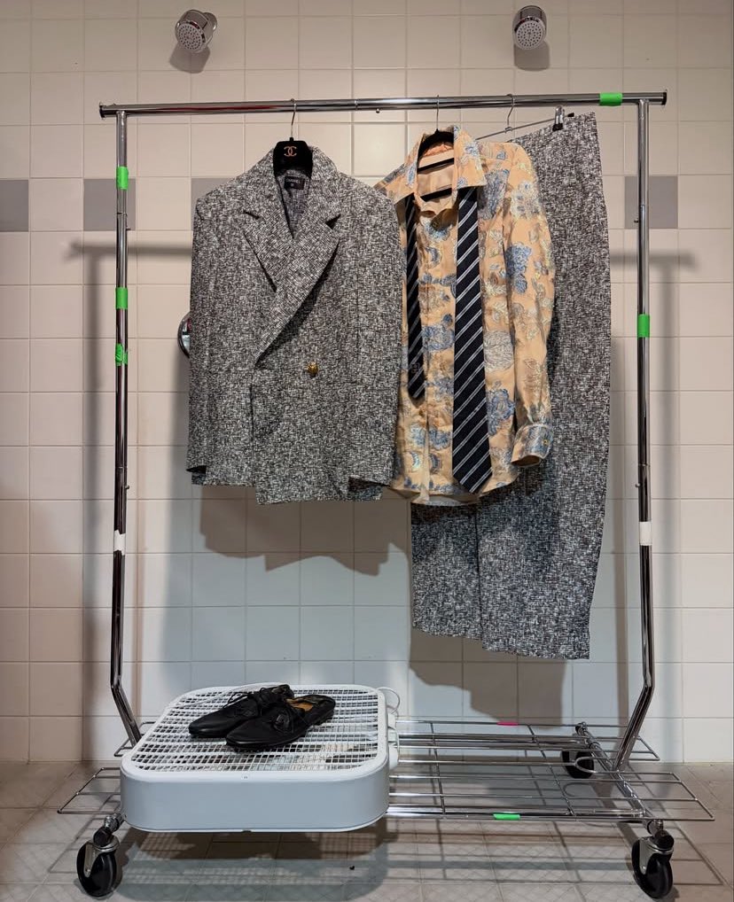 loveonlivv's tweet photo. gracias harry lambert por dejarle de los mejores outfits a méxico https://t.co/qRzBuAsPge