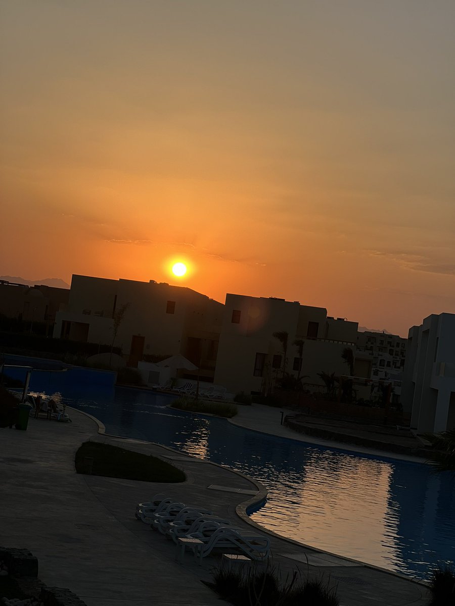 mohamedadel20's tweet photo. @SerrySoha Sunset 🌅 https://t.co/lXtPi5A32K