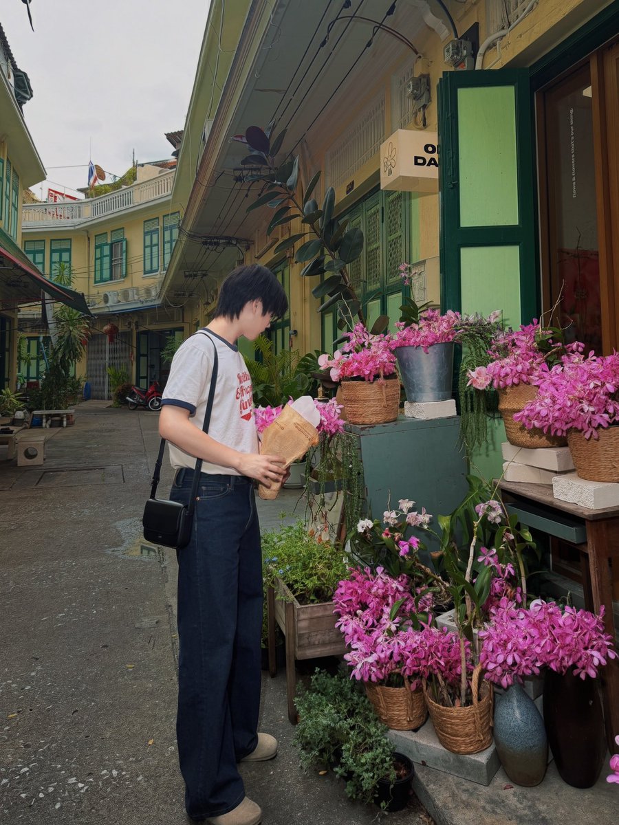 earth_np_'s tweet photo. รับดอกไม้ซักช่อมั้ยคับพี่คนสวย💐 https://t.co/yqH2zYieho