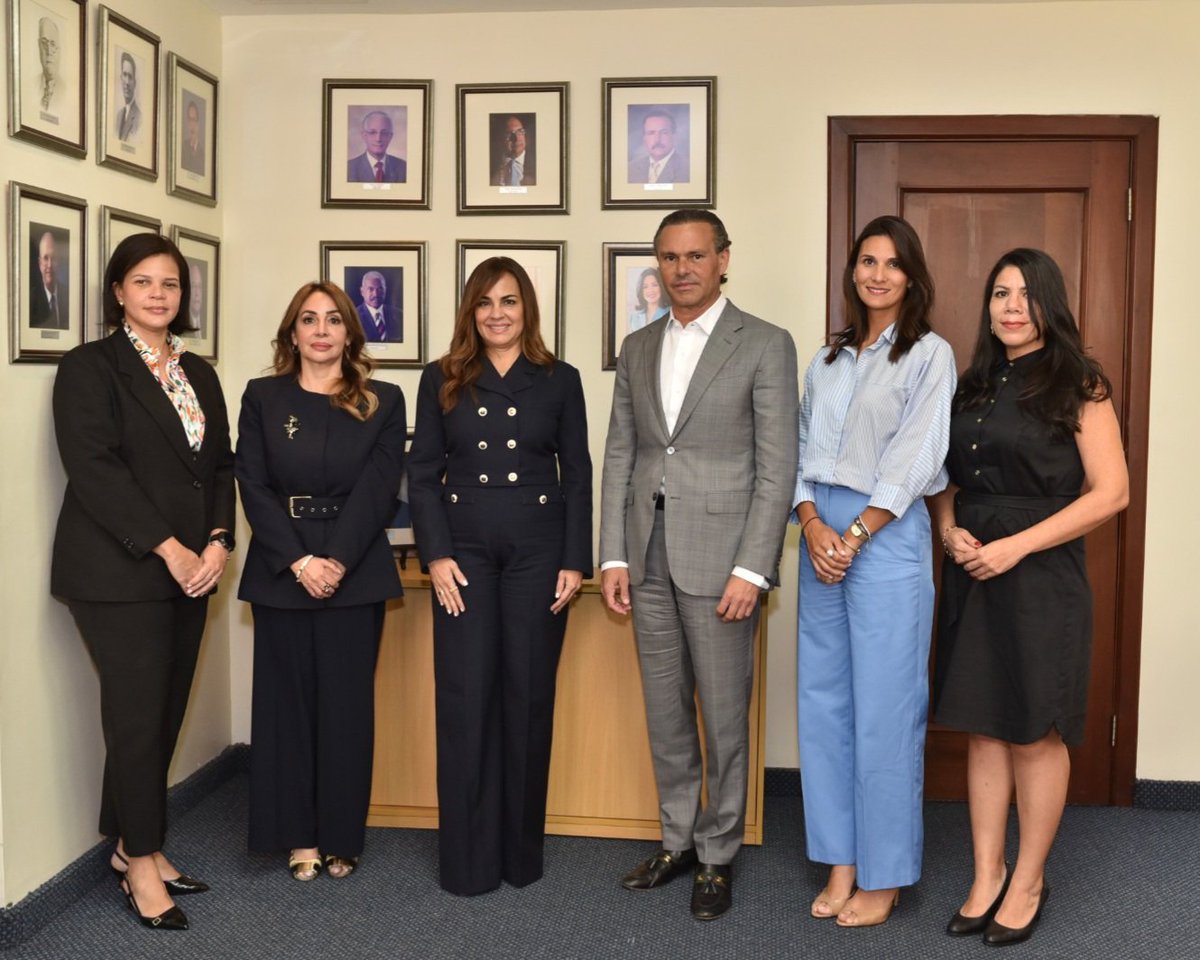 integra_rd's tweet photo. ✨️ Esta semana dimos un paso importante para seguir impulsando la inclusión laboral en la República Dominicana con la firma de un acuerdo de colaboración entre Fundación Integra RD y la Confederación Patronal de la República Dominicana  @Copardom_RD

Este acuerdo representa una oportunidad para acercar aún más al sector empresarial a la construcción de espacios laborales más inclusivos y a la generación de oportunidades para personas que enfrentan mayores barreras de acceso al empleo.

Agradecemos a Laura Peña Izquierdo, presidenta de COPARDOM y a todo el equipo por su compromiso con esta agenda.

Cuando sumamos capacidades y compromiso, abrimos nuevos caminos hacia una sociedad más inclusiva. 🤝

#FundaciónIntegraRD #COPARDOM
 #InclusiónLaboral