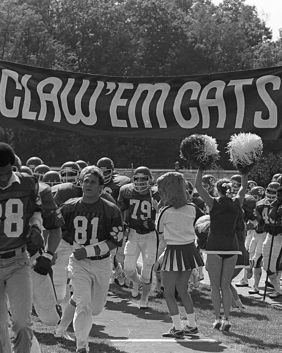 OhioFootball's tweet photo. The past builds the future in Athens 💚 

#OUohyeah https://t.co/QKWiT5DQah