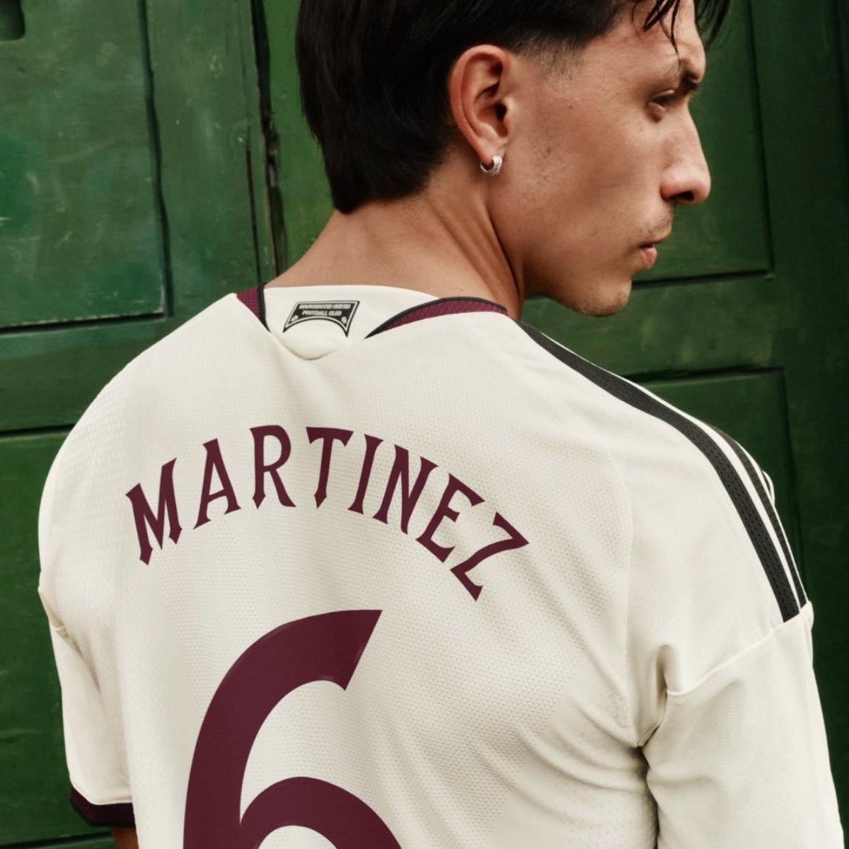 TigresJersey's tweet photo. Todo jersey de fútbol tiene que ser presentado con dorsal y la tipografía correspondiente a utilizar.

Bien ahi, @adidasfootball / @ManUtd. https://t.co/rw3A0ONVAr