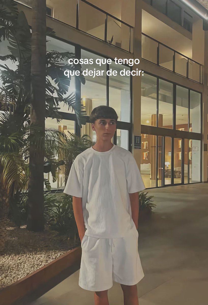 jotaakaaa's tweet photo. Estoy llorando con el friki este que está flexeando haber gastado 2000€ en 1 año 😭😭 https://t.co/0dbcsS9FHg