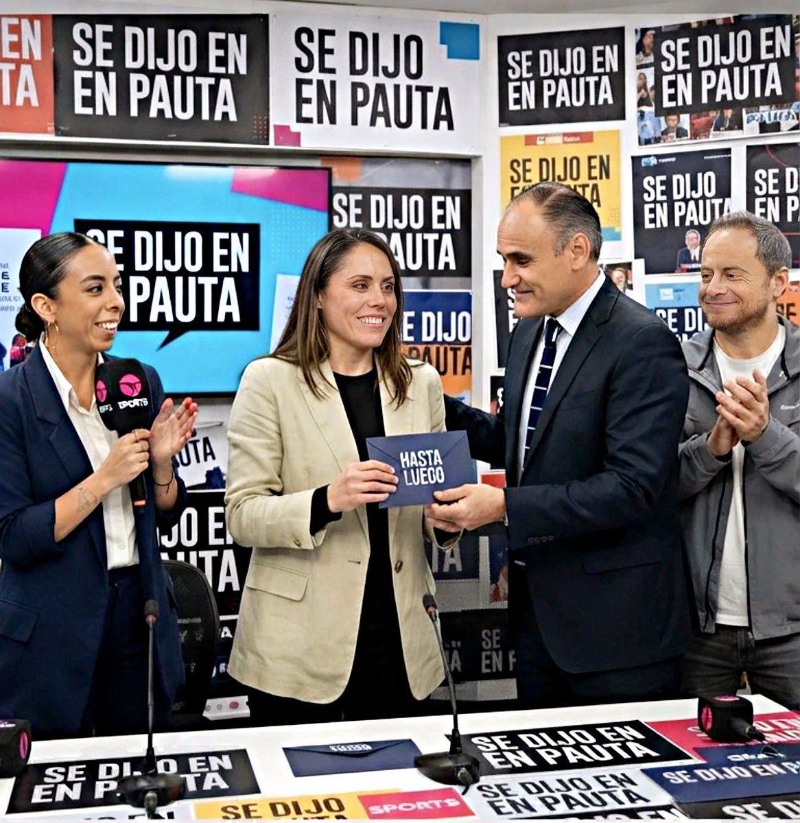 Leonidas_CC1's tweet photo. #PAUTAAIRE como siempre escuchando a los mejores #pautadejuego , pienso que la ministra comenzó su salida con el tema BTS, aguantó mucho,@SiempreCanchera @FernandoAgustin 
@CokeHevia qué es una Polinesia??
.
Mujer policía que no entiende lo que le dicen,,
POLINESIA 🤣 https://t.co/atvlQXwt1W