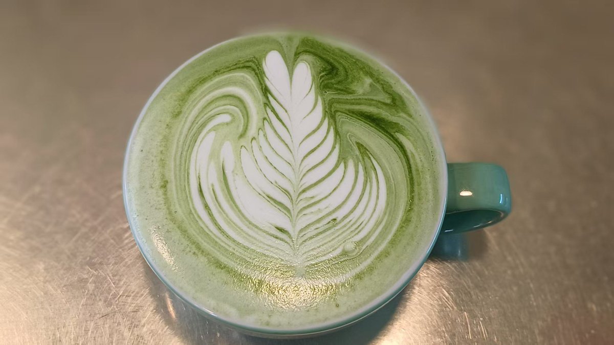 corazonroto98's tweet photo. Chilled weekend vibe: exploring local street art gallery, sipping matcha latte while admiring vibrant murals that tell hidden community stories  #ArtForSoul #WeekendCreativity， https://t.co/ALeXggagDL