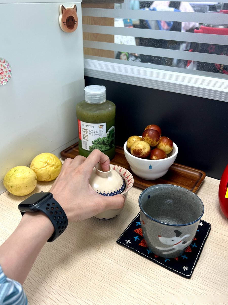 CassatLibby's tweet photo. Just shared a bag of crispy matcha almonds with my deskmate—midday snack hit just right! https://t.co/Qj1xC2piTE