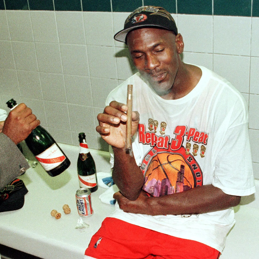 strifeomg's tweet photo. *UPDATE* - There is still an ENTIRE HALL OF FAME CAREER that seperates Jordan from LeBron: 👀

2x NBA Championships 💍
2x NBA Finals MVPs 🏆
League MVP
Defense Player Of the Year
3x All-Defensive Teams
9x Scoring Titles
3x Steals Titles

All while MJ played 673 fewer games 🐐 https://t.co/Ba2iykY2RG