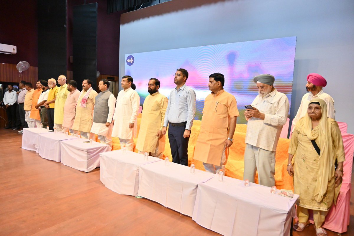 CDOBahraich's tweet photo. आज कपूरथला ऑडिटोरियम में मा॰ सांसद जी एवं मा॰ सदस्य विधान परिषद की मौजूदगी में विभाजन विभीषिका स्मृति दिवस के अवसर पर आयोजित कार्यक्रम में विभीषिका पीड़ितों एवं उनके परिजनों को सम्मानित किया गया। 
@CMOfficeUP 
@InfoDeptUP https://t.co/NU0aBEx0Tf