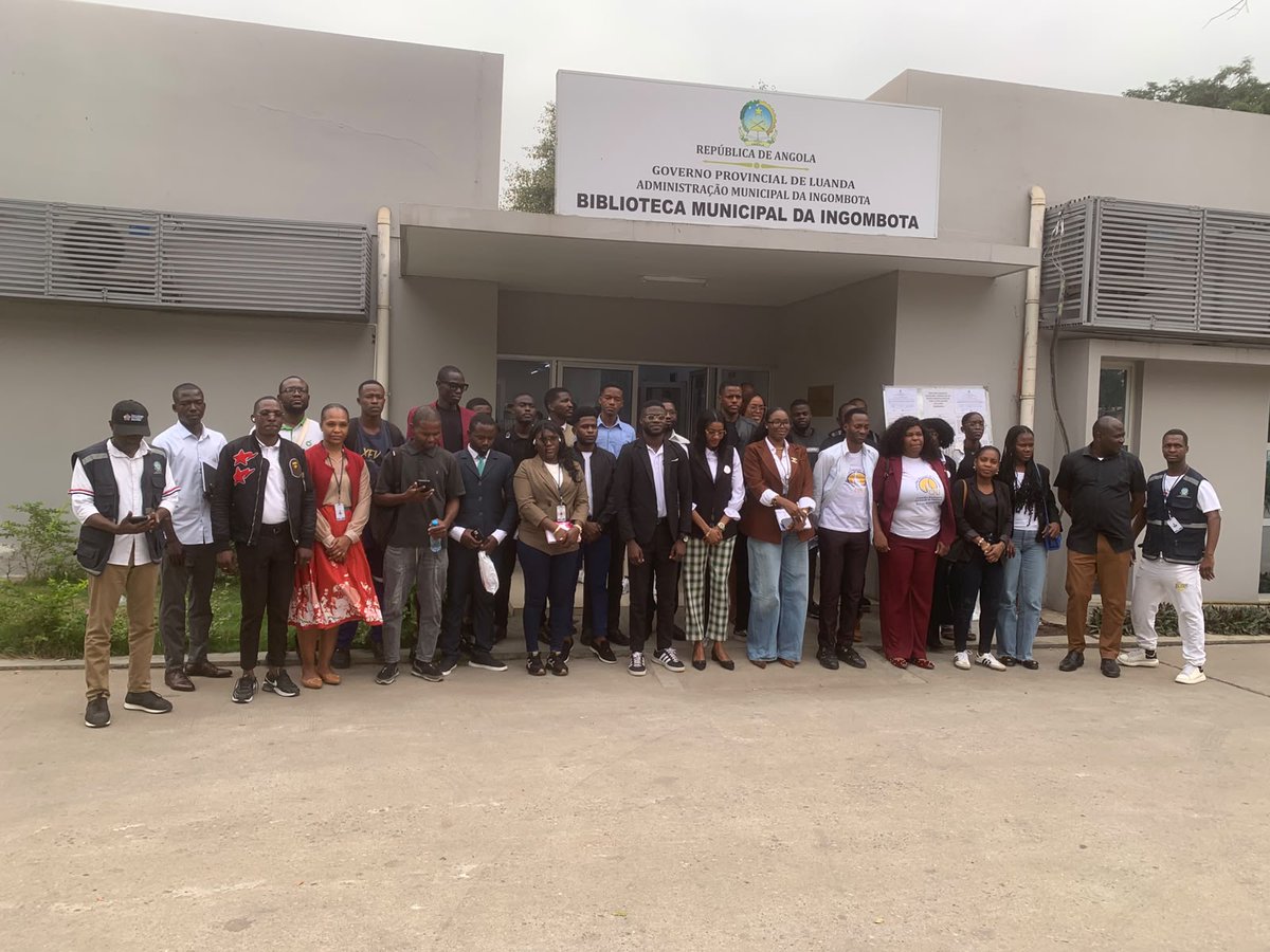 Paulodaniel_0's tweet photo. Mais uma missão de trabalho cumprida. Desta vez juntamente com administração da Ingombota. É tudo por Angola! 🇦🇴
"𝕆 𝕗𝕦𝕥𝕦𝕣𝕠 𝕡𝕖𝕣𝕥𝕖𝕟𝕔𝕖 𝕒𝕠𝕤 𝕢𝕦𝕖 𝕒𝕔𝕣𝕖𝕕𝕚𝕥𝕒𝕞 𝕟𝕒 𝕓𝕖𝕝𝕖𝕫𝕒 𝕕𝕠𝕤 𝕤𝕖𝕦𝕤 𝕤𝕠𝕟𝕙𝕠𝕤."
#cnjluanda #marketingdigital #politica #cnj #mpla https://t.co/sd32rfyhO5