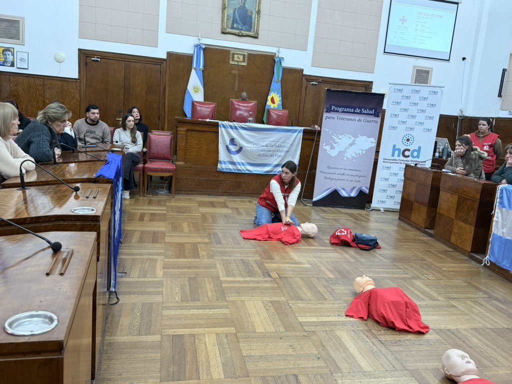 erecalt's tweet photo. Hoy el @concejomdp fue escenario de un encuentro tan emotivo como valioso.

Nuestros Veteranos de Malvinas compartieron sus historias y experiencias, en una jornada que también nos permitió aprender herramientas para cuidar y salvar vidas.

Mi agradecimiento a ellos por abrirnos una vez más las puertas de su historia, y a cada una de las instituciones que hicieron posible este encuentro.

Malvinas siempre argentinas🇦🇷
